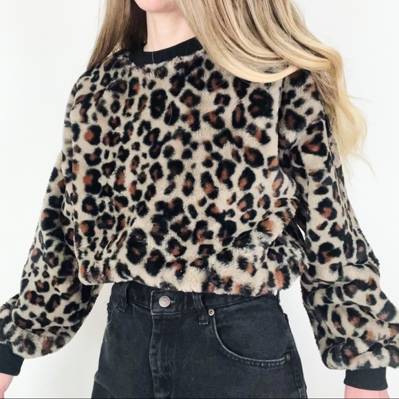 Cropped Faux Fur Leopard Patterned Crewneck | Size S - Picture 3 of 10